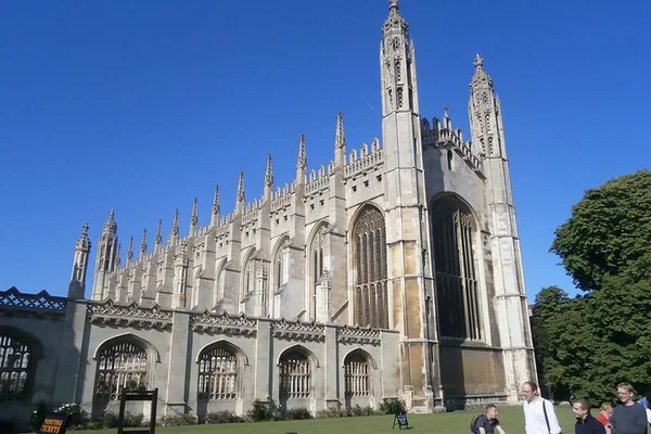 Discover Cambridge: Personalized Walking Tours of University and City