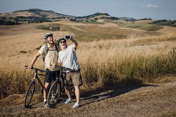 Valdorcia E-Bike Adventure: Pedal Through Tuscan Paradise & Brunello Wine Region!