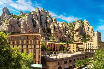 Montserrat Tour: Wine, Lunch & Monastery (Private)