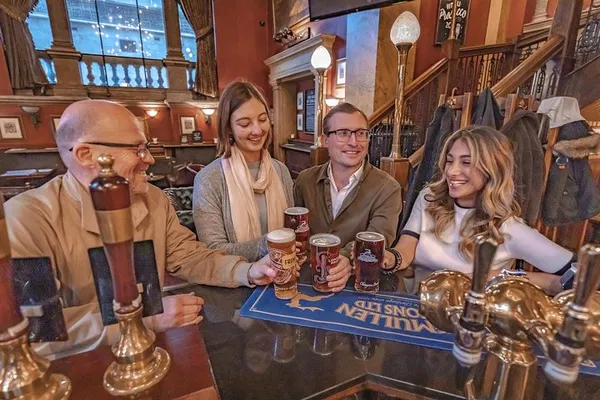 London's Historic Pubs: Small Group Tour & Tales