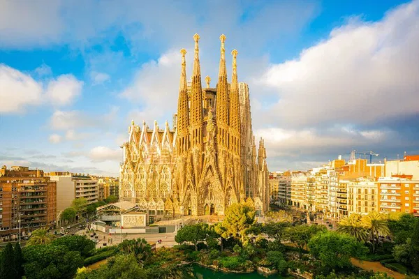 Sagrada Familia: Skip-the-Line Guided Tour