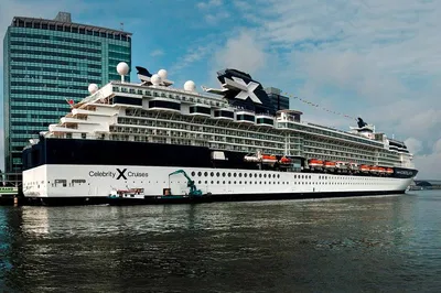 Luxury Amsterdam Port to Schiphol Transfer: Ride in Style!