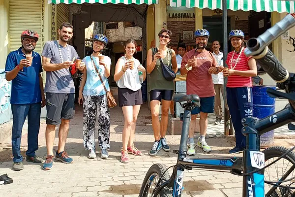 Jaipur's Pink City: A Guided Bicycle Tour with Food Tasting Adventure