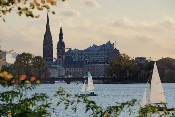 Hamburg E-Bike Adventure: Culture, History, and Scenic Delights!