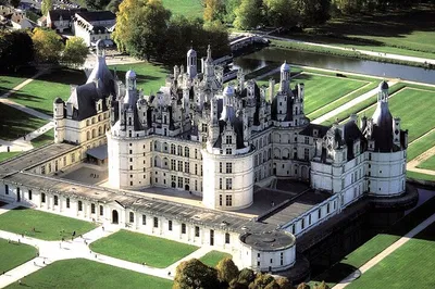 Loire Valley's Royal Charms: A Fairytale Minivan Tour from Paris