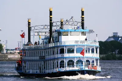 Hamburg Harbor Cruise: Explore Elbe's Iconic Sights
