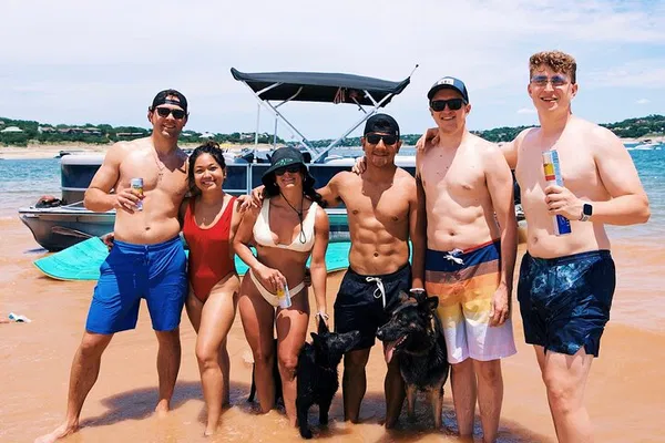 Lake Travis Private Boat Tour for 12: See the Best Views!