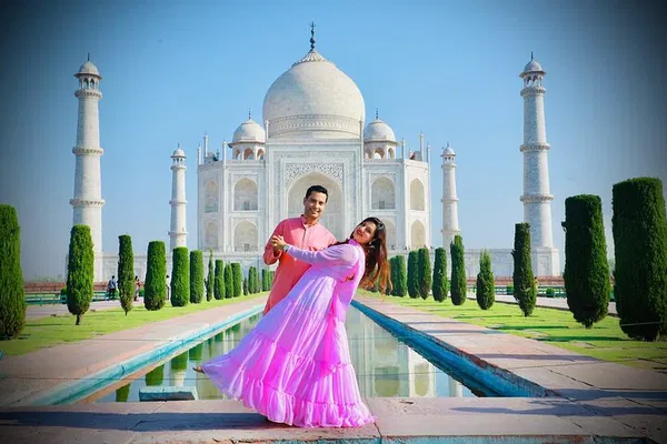 Taj Mahal Sunrise Tour: Skip the Line & Private Guide