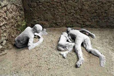 Unearth History: Pompeii & Paestum Day Tour from Naples/Sorrento