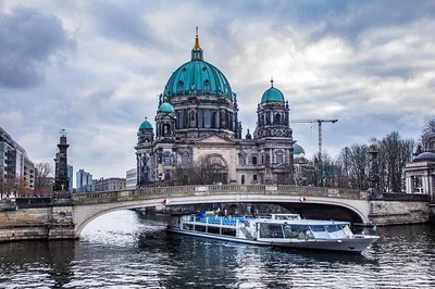 Berlin's Greatest Stories: Private 5-Hour Walking Tour