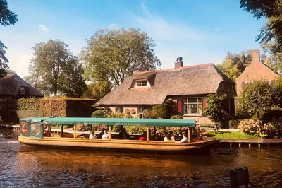 Explore Iconic Dutch Villages: Zaanse Schans, Giethoorn & More!