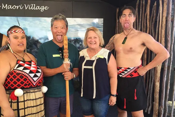 Discover Maori Culture: Rotorua's Geothermal Village Tour & Hangi Feast