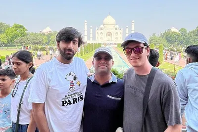 Discover Agra's Wonders: A Private Car Tour of Taj Mahal & Agra Fort