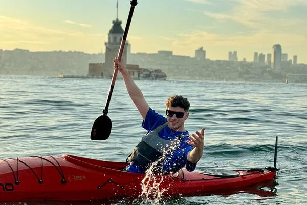 Paddle Istanbul's History: Canoe Tour of Maiden's Tower!