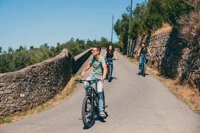 Florence Hills E-Bike Adventure: Gelato & Scenic Views!