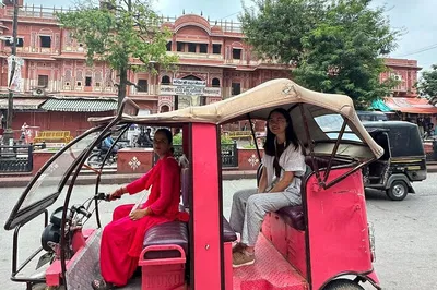 Empowering Heritage: Jaipur E-Rickshaw Tour with Women Drivers