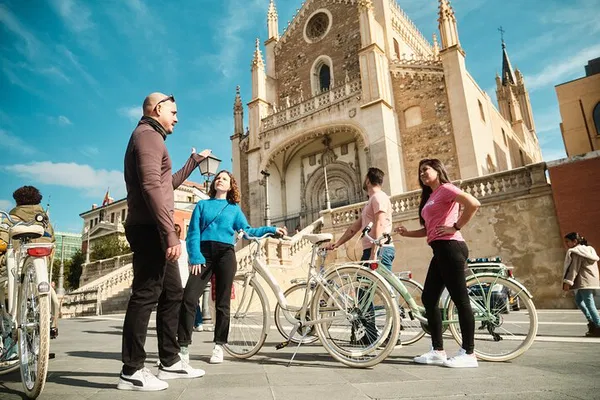 Madrid Vintage Bike Tour: See Royal Palace & More!