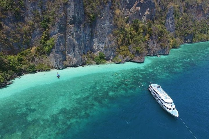 Phuket to Phi Phi Ferry: Effortless Island Escape with Hotel Transfers