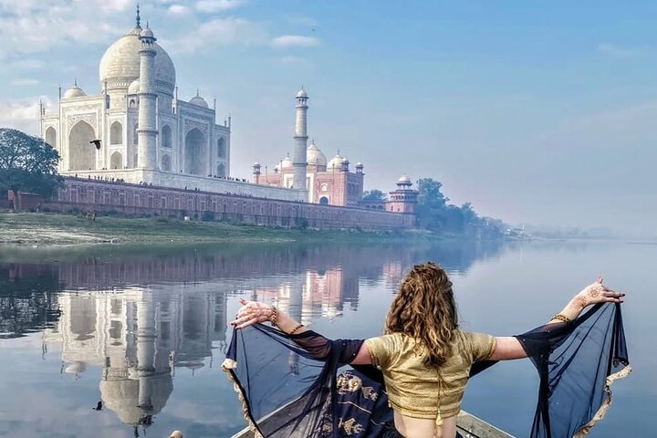 Discover Mughal History: Private Agra & Taj Mahal Day Trip from Delhi