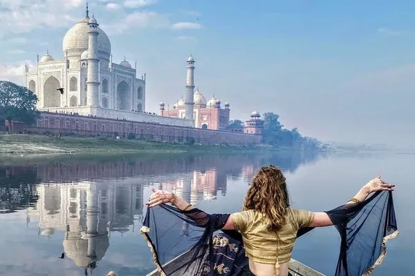 Discover Mughal History: Private Agra & Taj Mahal Day Trip from Delhi