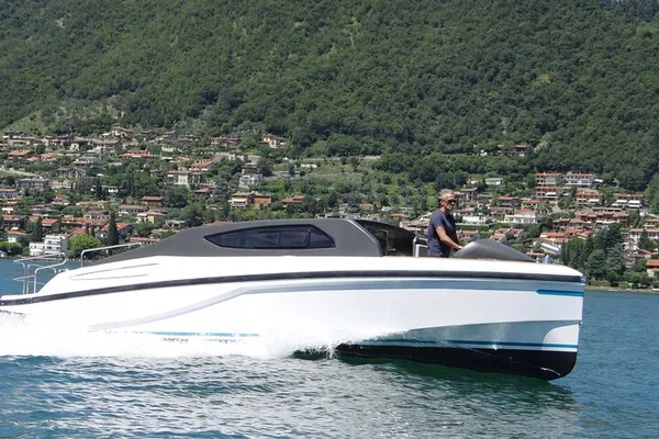 Lake Como Private Boat Tour: Unveiling Italy's Hidden Gems