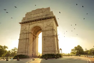 Delhi Sunrise: Private Tour to Iconic Landmarks