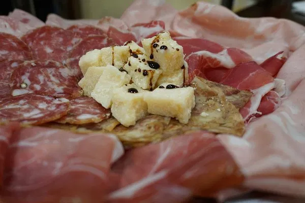 Bologna Food Tour: Eat Like a Local!