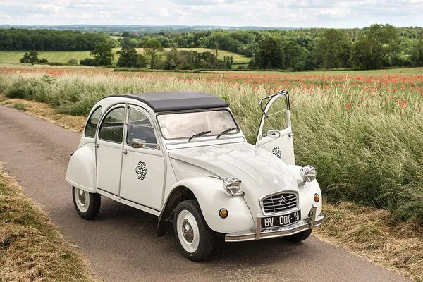 Burgundy Backroads: Gourmet Picnic Adventure in a Classic Citroën 2CV