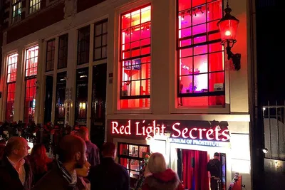 Amsterdam Red Light District: Authentic Local Walking Tour