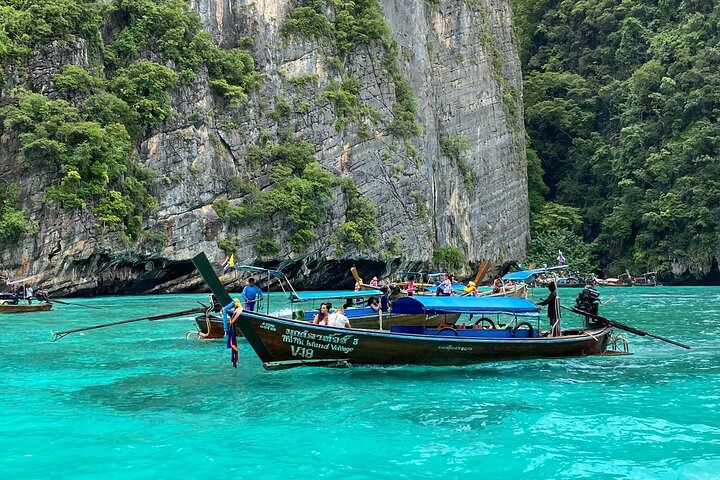 Explore Thailand's Paradise: Phi Phi Islands Big Boat Tour!