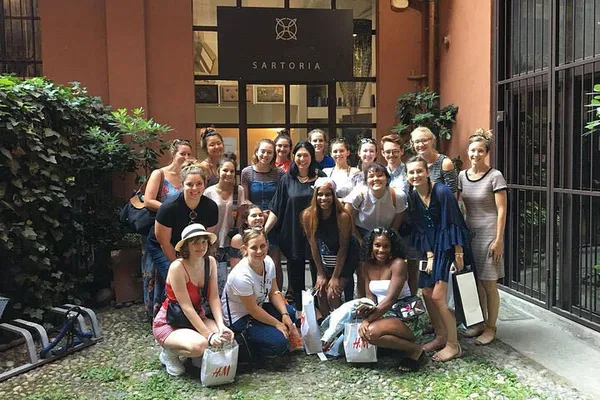 Milan Fashion Tour: Exclusive District Walking Experience
