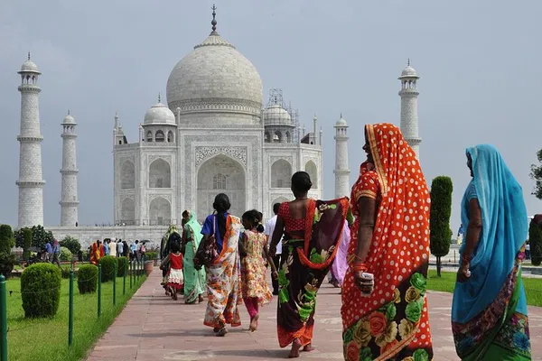 Taj Mahal & Agra Adventure: A Luxurious 2-Day Flight Tour from Goa