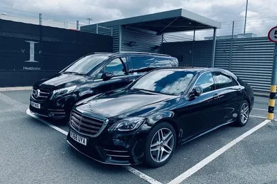 Cambridge in Style: Private Chauffeur Limousine Tour from London