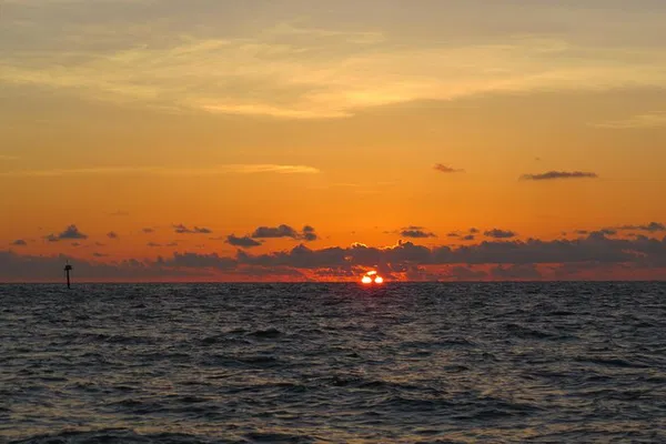 Breathtaking Gulf of Mexico Sunset Cruise: St. Pete's Coastal Views!