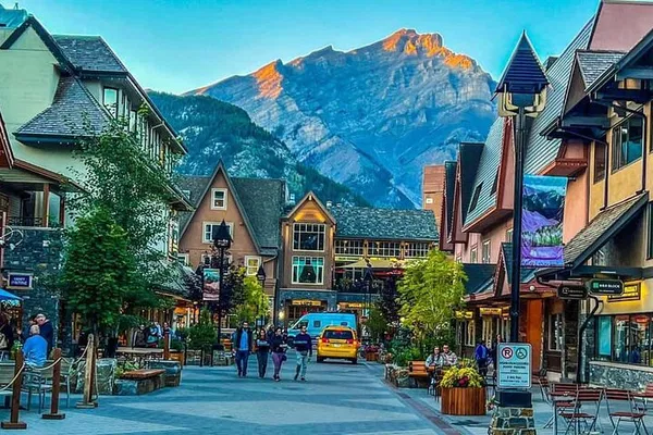 Banff's Best: Lake Louise, Gondola & Canyon Day Trip