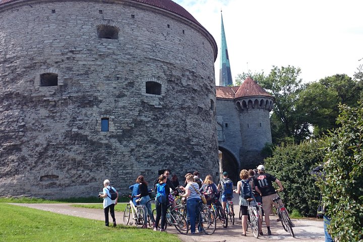 Tallinn Bike Adventure: Explore History & Hidden Gems!