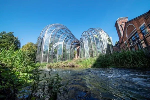 Bombay Sapphire Distillery: Uncover Gin Secrets & Cocktail Crafting