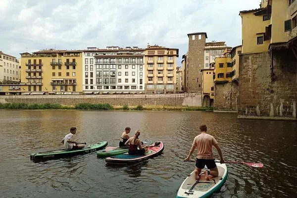 Glide Through History: One-oar Surfing on Florence's Arno River