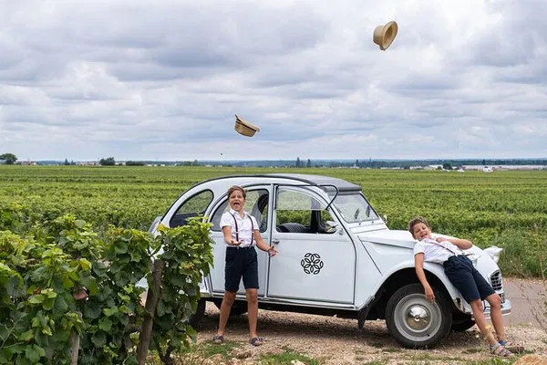 Unforgettable Citroën 2CV Burgundy Adventure: Wine, Castles & Freedom!