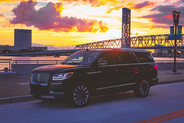 Jacksonville's Luxurious Airport to Hotel Transfer: Arrive in Style!