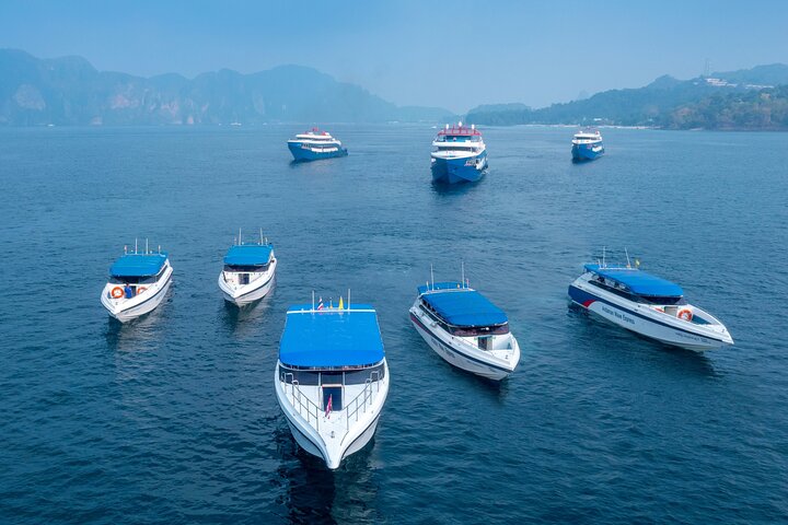 Speedboat Adventure: Phi Phi to Phuket Fast Transfer