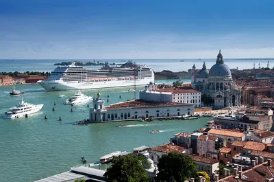 Venice Cruise Transfer: Glide to Marittima Port in Style!