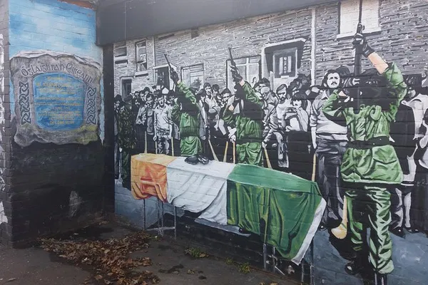 Belfast Troubles Tour: Murals, Graves & Political Insight
