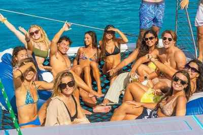 Waikiki Aloha Hour Sail: Rainbow Sails & Coastal Views!