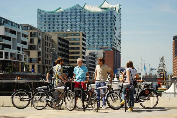 Hamburg City Bike Tour: See Top Sights!