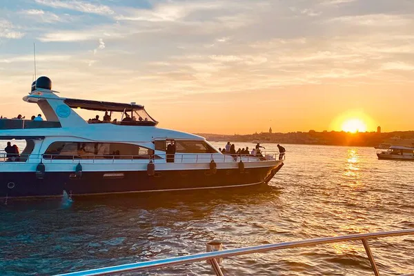Bosphorus Sunset Cruise: Istanbul's Dazzling Twilight