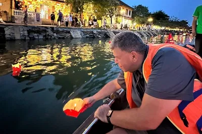Enchanting Hoi An: Walking, River Cruise & Lantern Magic