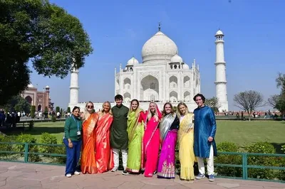 Taj Mahal Photo Tour: Dress Like Royalty & Capture Memories!