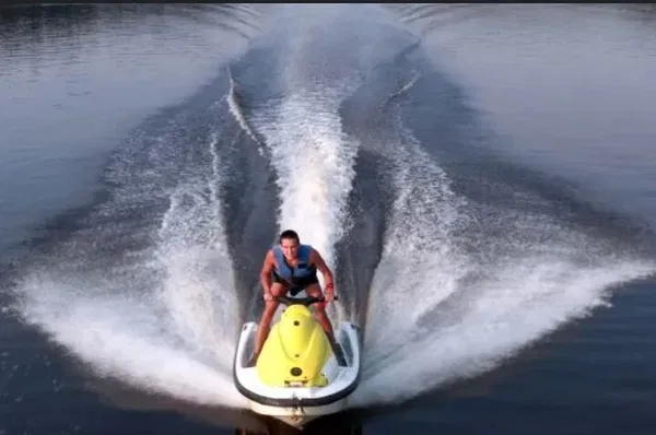 Dallas Lakes Jet Ski Adventure: Unleash Your Inner Speed Demon!