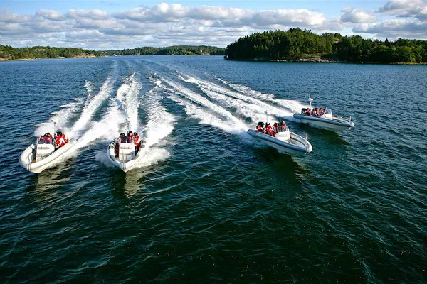 Stockholm RIB Boat Tour: Speed, Fika & Archipelago!